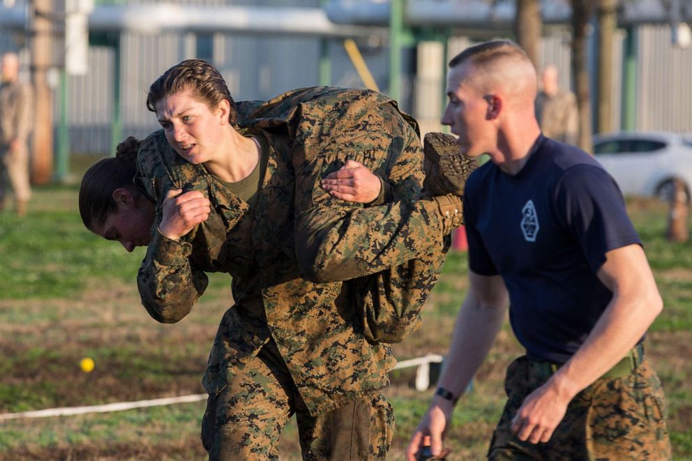 1St Integrated Company Of Men And Women Graduates From Marine Corps Boot Camp Fntalk Com