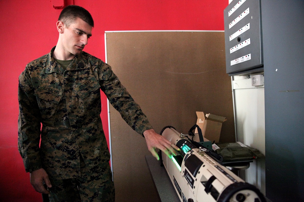 1St Medical Bn Sailors Train With New Life Support System United States Marine Corps Flagship