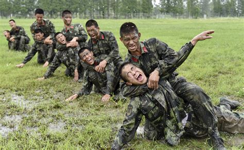 20 Jaw Dropping Photos Of Some Of The Toughest Military Training