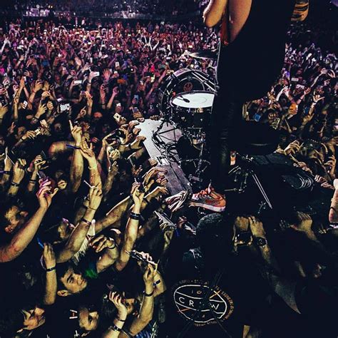 28 Things That Will Happen At Every Twenty One Pilots Concert Twenty One Pilots Concert