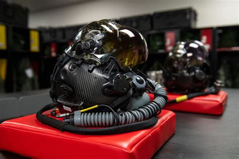 5 Amazing Facts About The F 35 Helmet Worn By Pilots Of The Lightning Ii