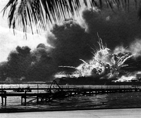 5 Facts You Didn Amp 39 T Know About Pearl Harbor Uss Arizona Photos Du Old Photos Rare Photos The