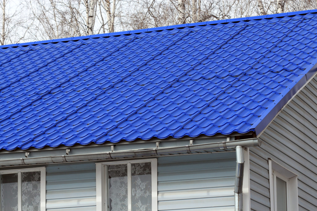 5 Key Differences Between A Metal Roof And An Asphalt Roof News And Events For Global Home