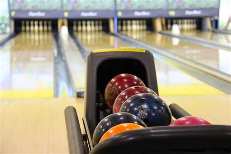 5 Best Bowling Alleys - Military Insights