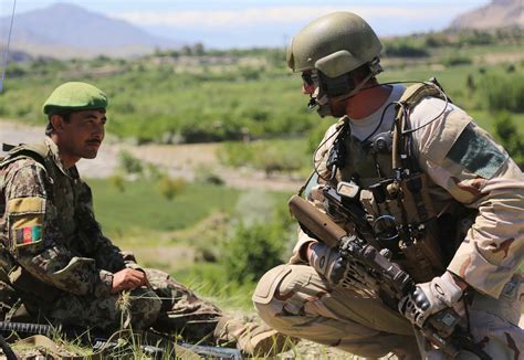 Unconventional Warriors: Army Special Forces Soldier's Elite Training