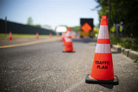 Becoming A Traffic Control Specialist Traffic Control Company Professional Traffic Safety