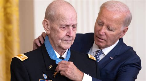 Biden Awards Medal Of Honor And Medal Of Valor To Heroes First Responders 13Newsnow Com