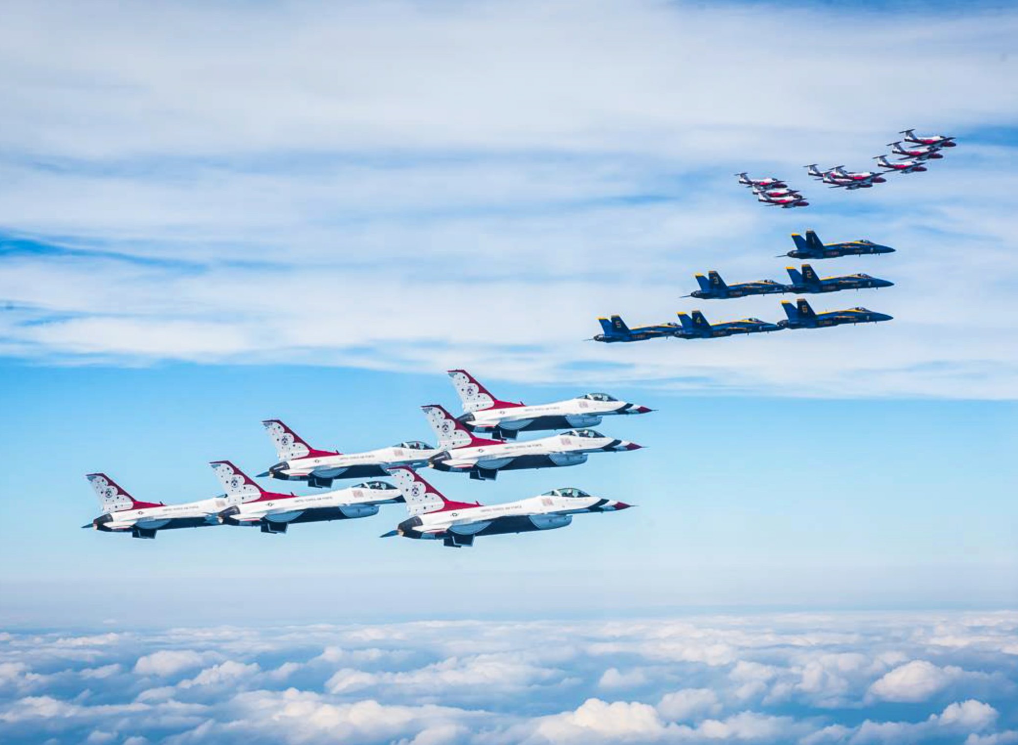 Blue Angels vs Thunderbirds