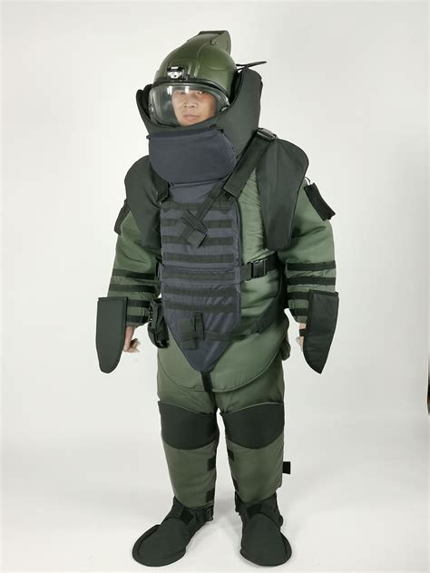 5 Bomb Disposal Suit Tips