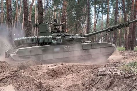 Breaking News Two Ukrainian Bradley M2a2 Ifvs Destroy Russian T 90M