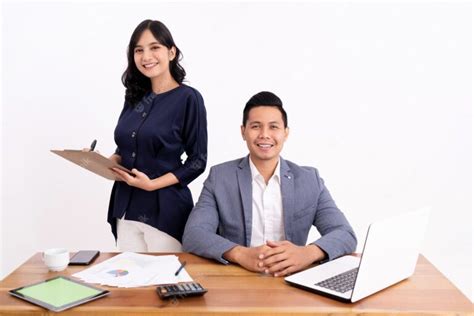 Business Staff Adalah