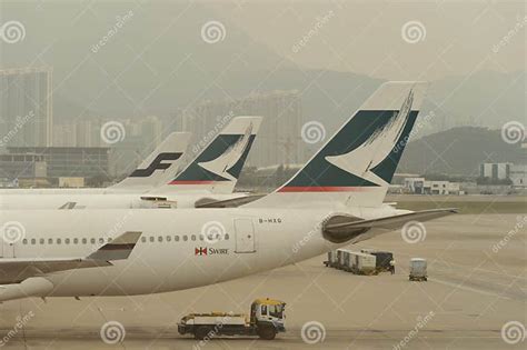 Cathay Pacific Aircraft Near Boarding Bridge Editorial Stock Photo Image Of Asphalt Airways