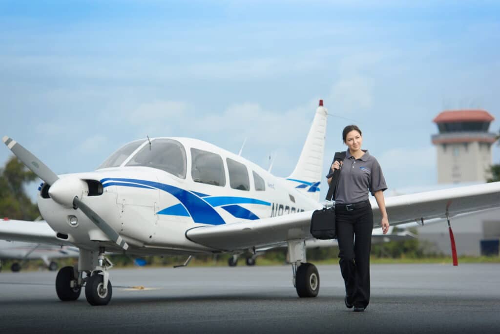 Choose The Best Commercial Pilot Training Schools In 2023