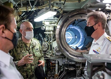 Commander Submarine Forces Hosts United Kingdom Delegation Commander