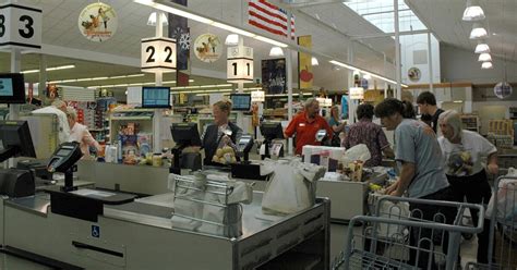 Commissary Employees To Get Shopping Benefits