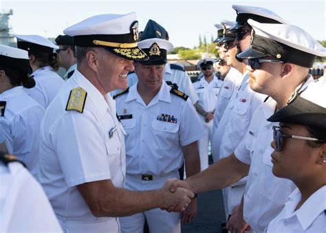 Dvids Images Adm Samuel Paparo Commander U S Pacific Fleet Visits Hmcs Ottawa Image 3 Of 4