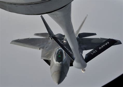 5 Key Differences: F-15 vs F-22 Fighter Jets