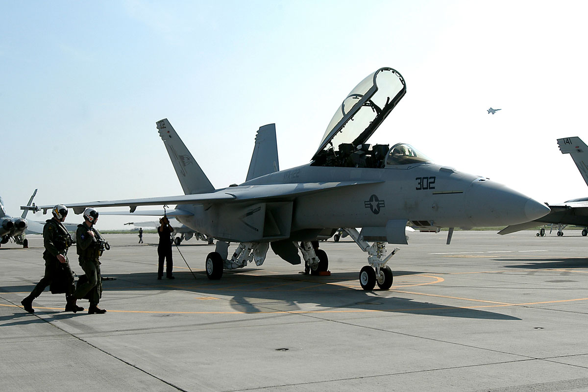 F18 Super Hornet Top View F A 18 Block Iii Super Hornet Tour Youtube The Nose Pointing