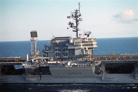 File Uss Kitty Hawk Cv 63 Starboard Midships Island Jpg Wikimedia Commons