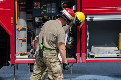 Firemen Training Heats Up At Kadena Amp Gt Kadena Air Base Amp Gt News