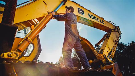 5 Essential Tools for Heavy Construction Equipment Mechanics