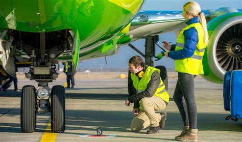 How To Build A Career As An Aircraft Maintenance Manager Amt Job Openings