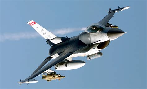 Il Cacciabombardiere F 16