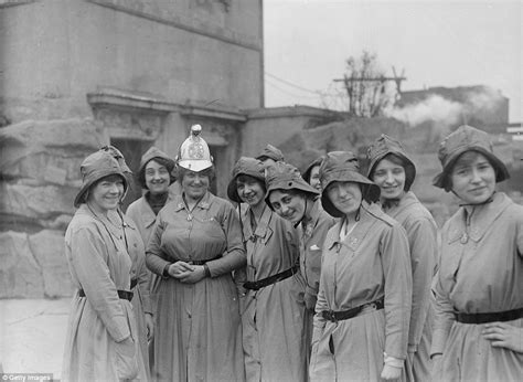 Incredible Photos Shed Light On Working Life For Britain S Women During The First World War