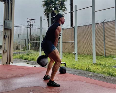 Instagram S Sergeant Major Kettlebell Shares Workout Fitness Tips