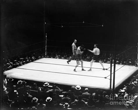 James Braddock Boxing Against Tommy By Bettmann