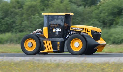 Jcb Sets Speed Record With 103 6Mph Tractor Farminguk News