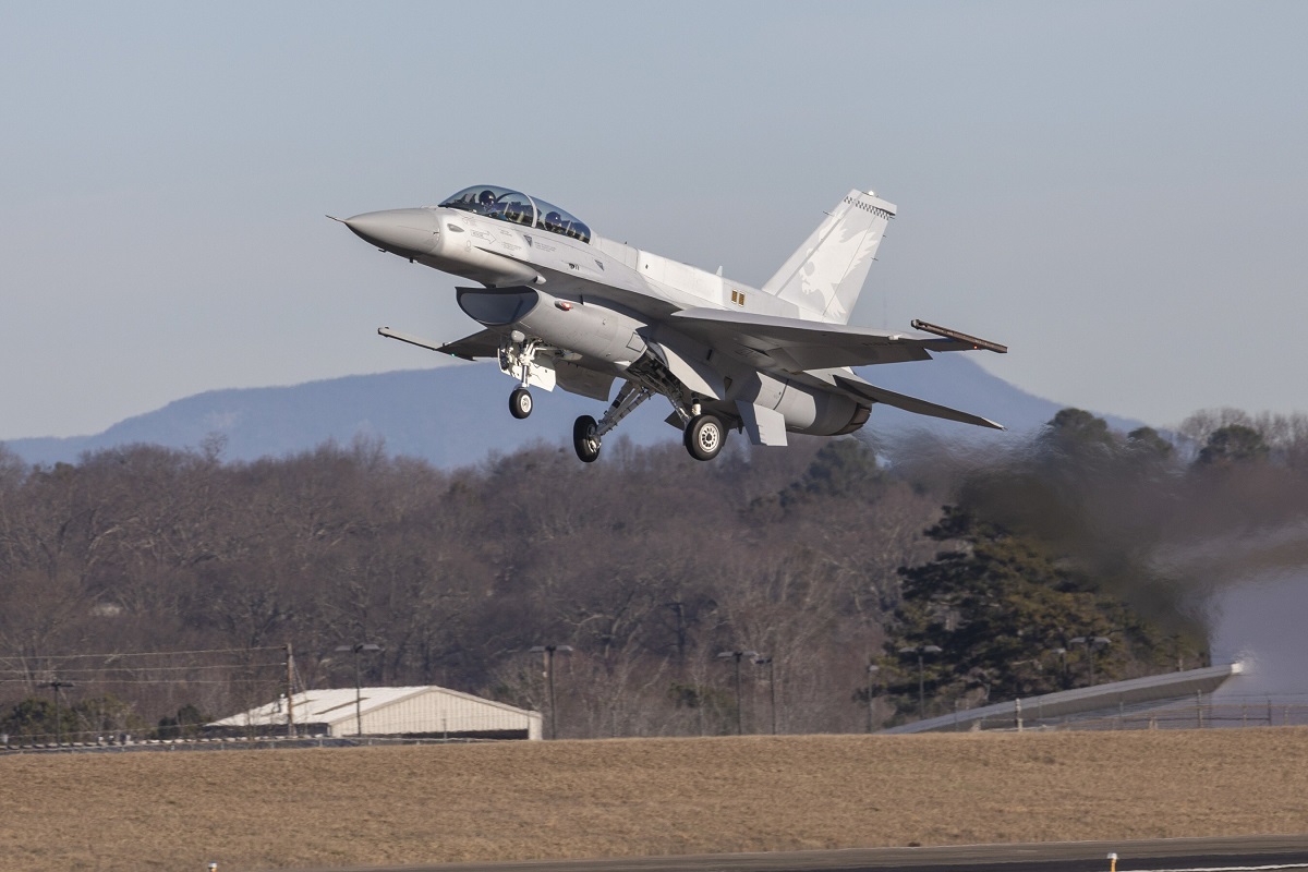 Lockheed S Advanced F 16 Block 70 Fighter Jet Completes Maiden Flight