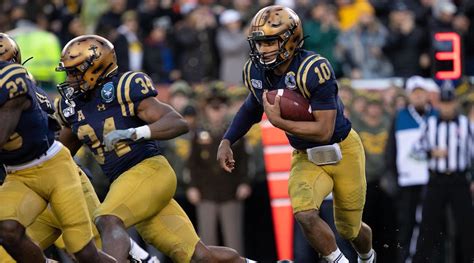 Malcolm Perry Stars For Navy Qb Rushes For Record In Win Over Army Sports Illustrated