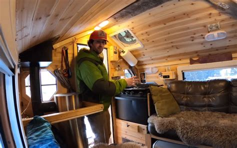 Man Has Created Unbelievable Truck House To Travel Around Alaska Vietvalley