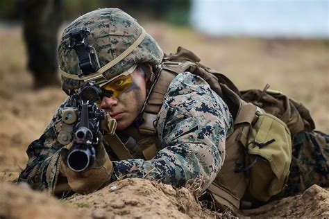 5 Key Differences: Marine Corps vs Army