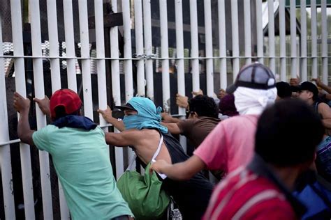 Mexico S Secretary Of Interior Says Criminal Gangs Have Infiltrated The Migrant Caravan