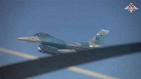 Moment Russian And American Fighter Jets Meet In Eye To Eye Aerial Encounter