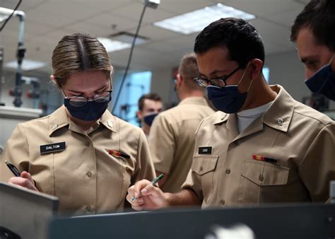 5 Ways Navy Nuclear Power Program Trains Officers