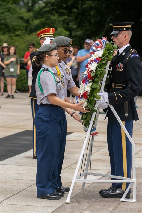 Paying Respects Army Jrotc Cadets Honor Unknown Soldier Article The United States Army