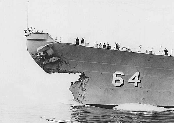 Photo Damaged Bow Of Uss Wisconsin Circa May Jun 1956 Battleship Us Battleships Us Navy Ships