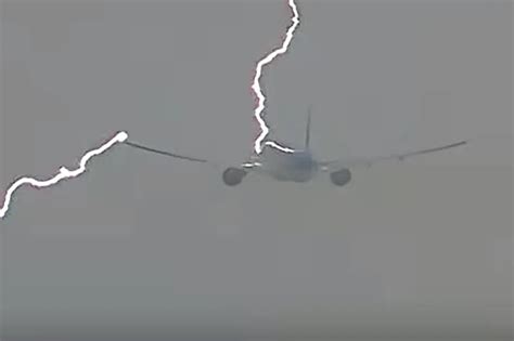 Plane Struck By Lightning 2024