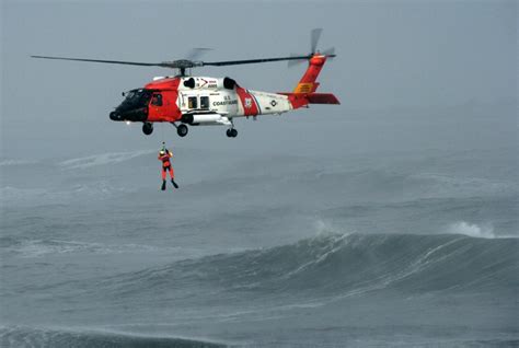 Popular Mechanics Takes A Look Inside The Uscg S Advanced Helicopter Rescue School