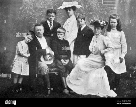 President Theodore Roosevelt And His Family At Oyster Bay Circa 1903 Stock Photo Alamy