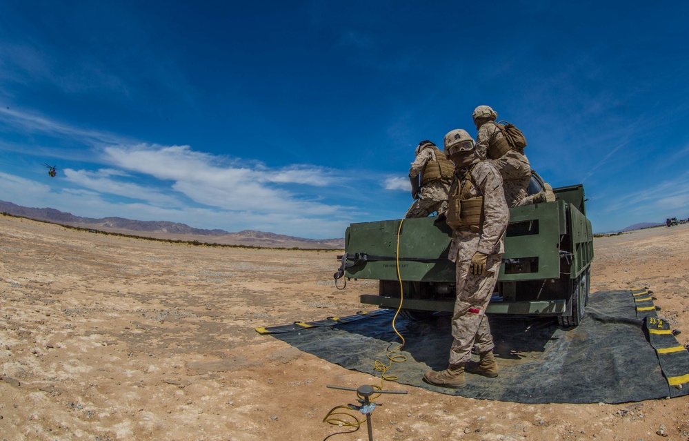 Reserve Marines Fly In And Unload At Itx 4 19