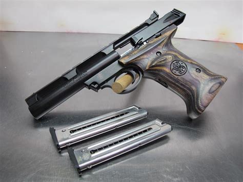 Review Of Smith Wesson 22A With A Bull Barrel And Composite Grips