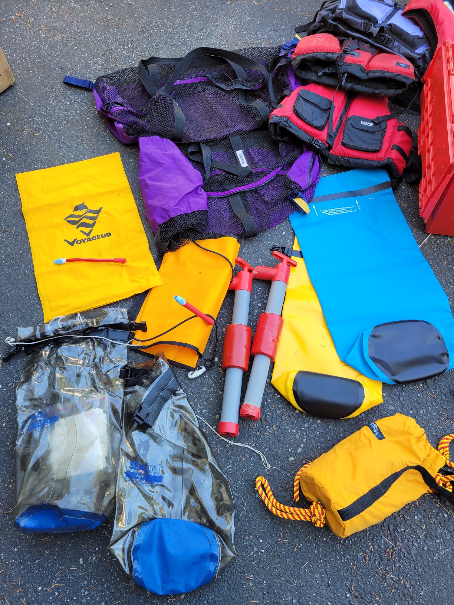 Rm0 Rei Dry Bags Sealline Dry Bags Inflatable Storage Bags Rope Life Jackets And Assorted