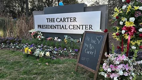 Rosalynn Carter Amp 39 S Casket Passes By Carter Center One Last Time Youtube