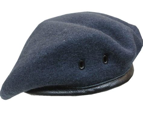 5 Ways to Wear a Royal Air Force Beret