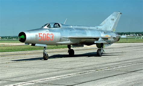 1952 Russian Fighter Jet: MiG-17 Design and Development