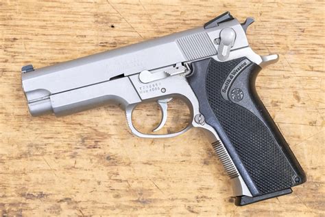 Smith and Wesson Model 4006 Review and Specifications